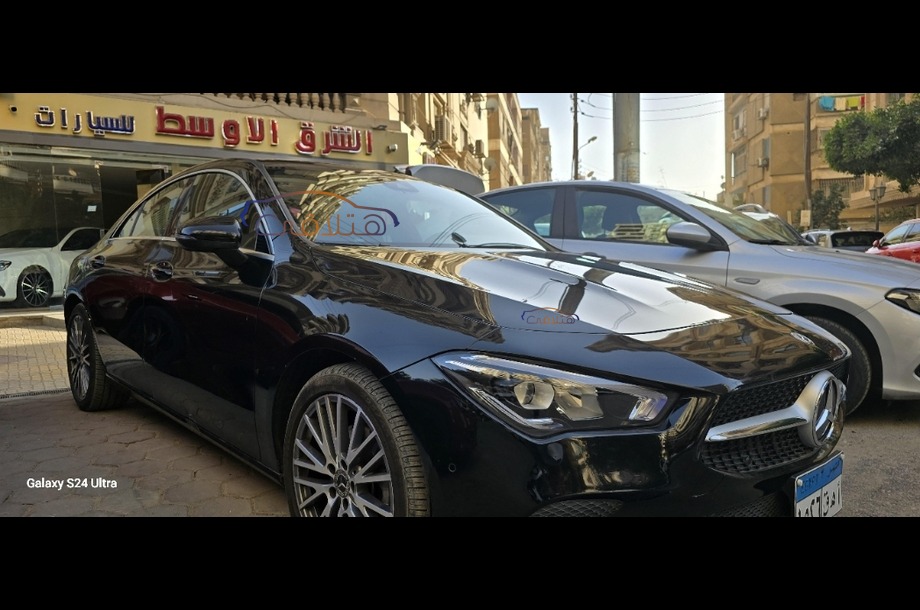 CLA 200 Mercedes أسود
