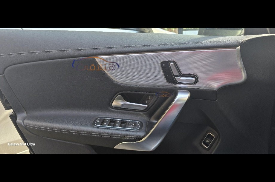 CLA 200 Mercedes أسود