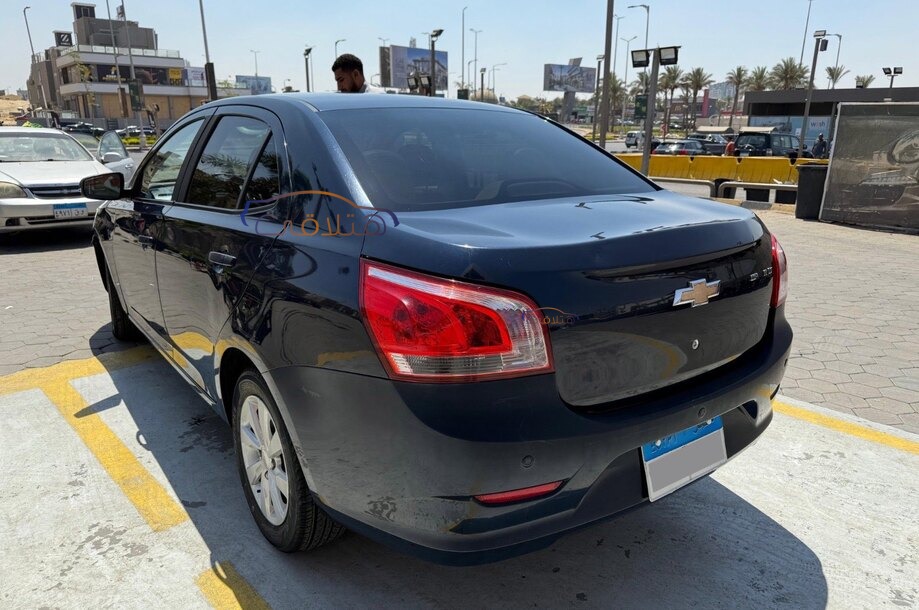 Optra Chevrolet الأزرق الداكن