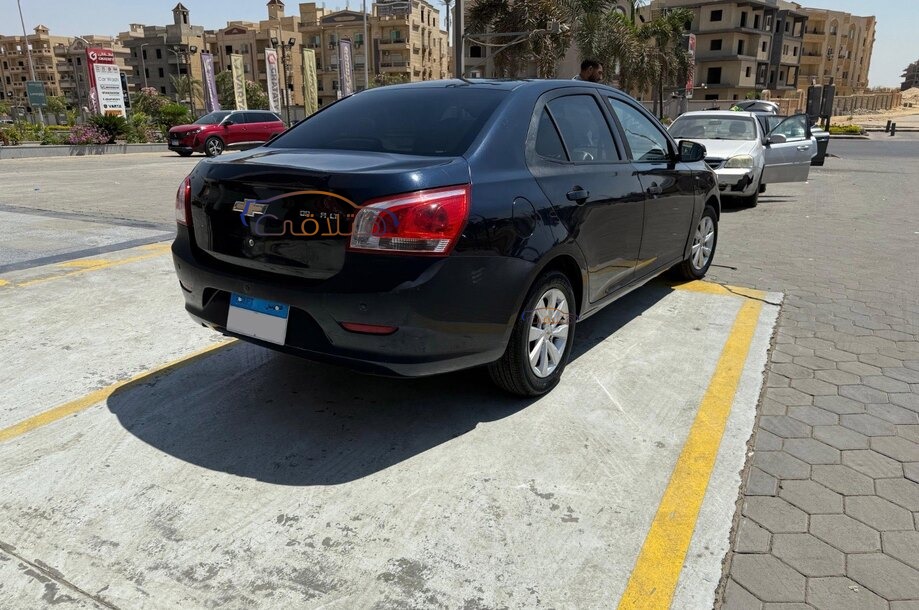 Optra Chevrolet الأزرق الداكن
