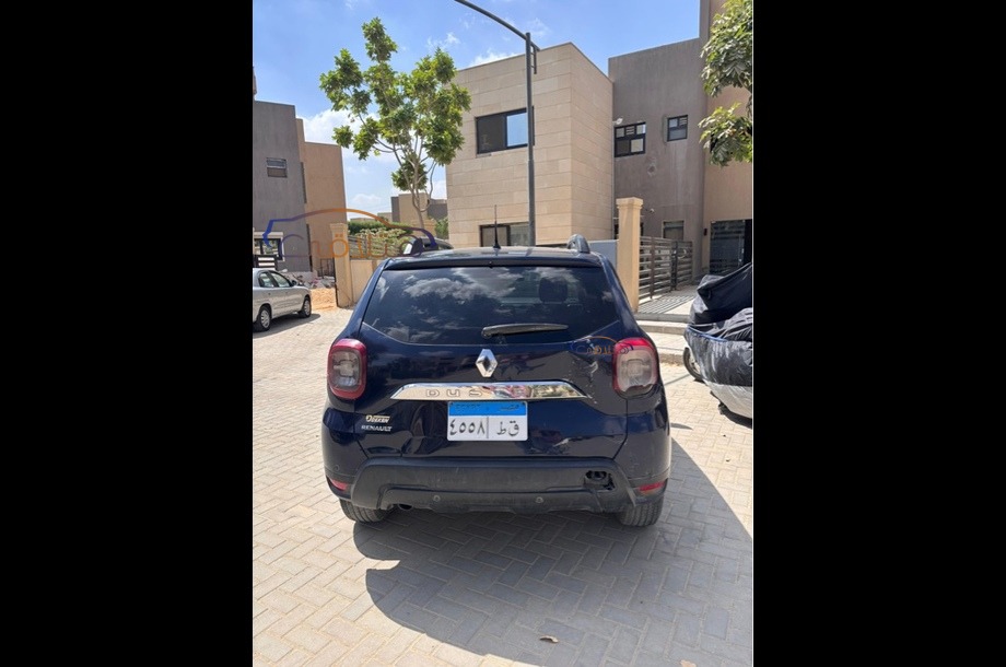 Duster Renault الأزرق الداكن