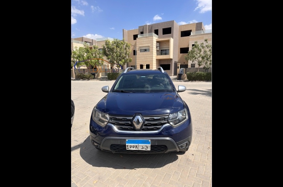 Duster Renault الأزرق الداكن
