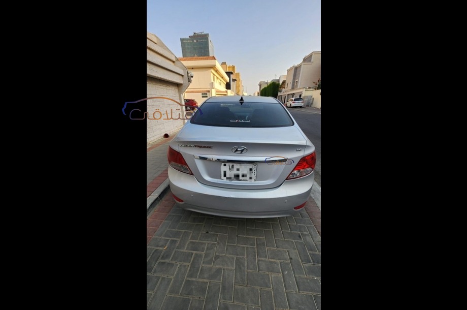 Accent Hyundai فضي