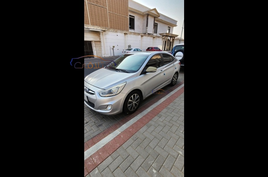 Accent Hyundai فضي