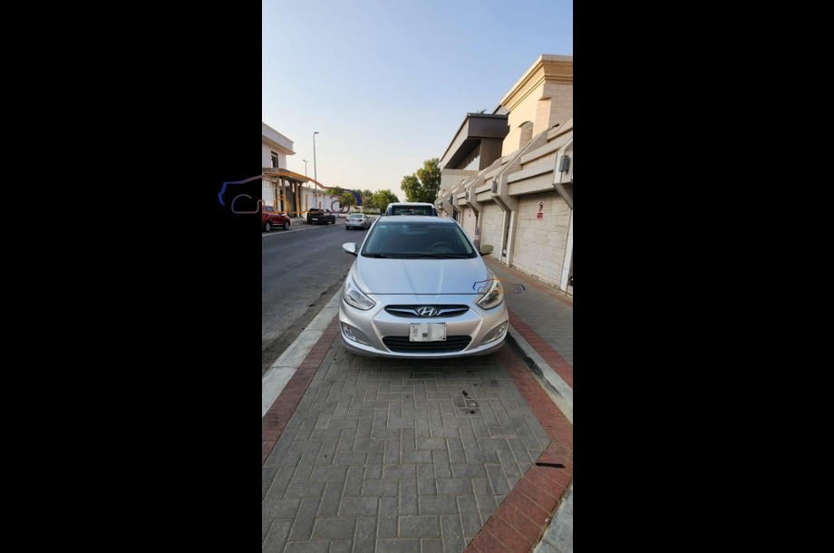 Accent Hyundai فضي