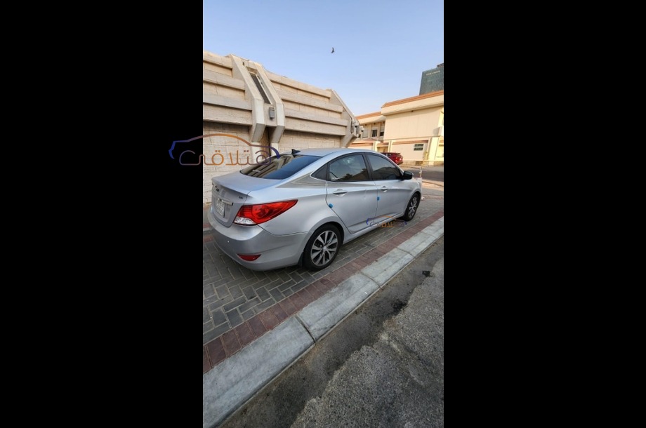 Accent Hyundai فضي