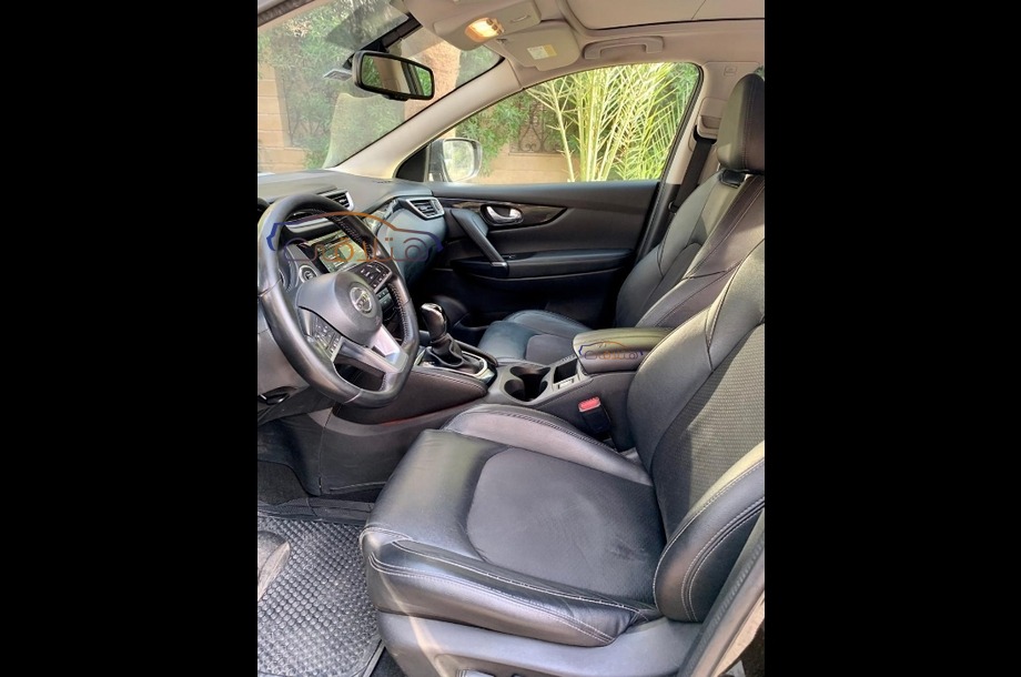 Qashqai Nissan أسود