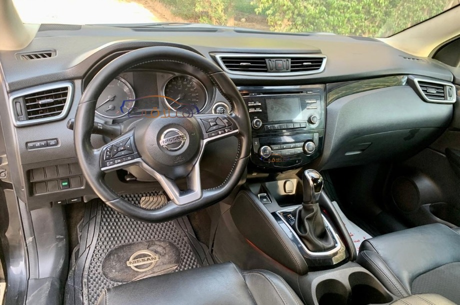 Qashqai Nissan أسود