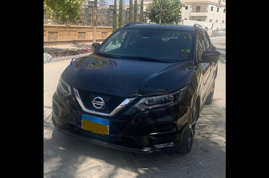 Qashqai Nissan أسود