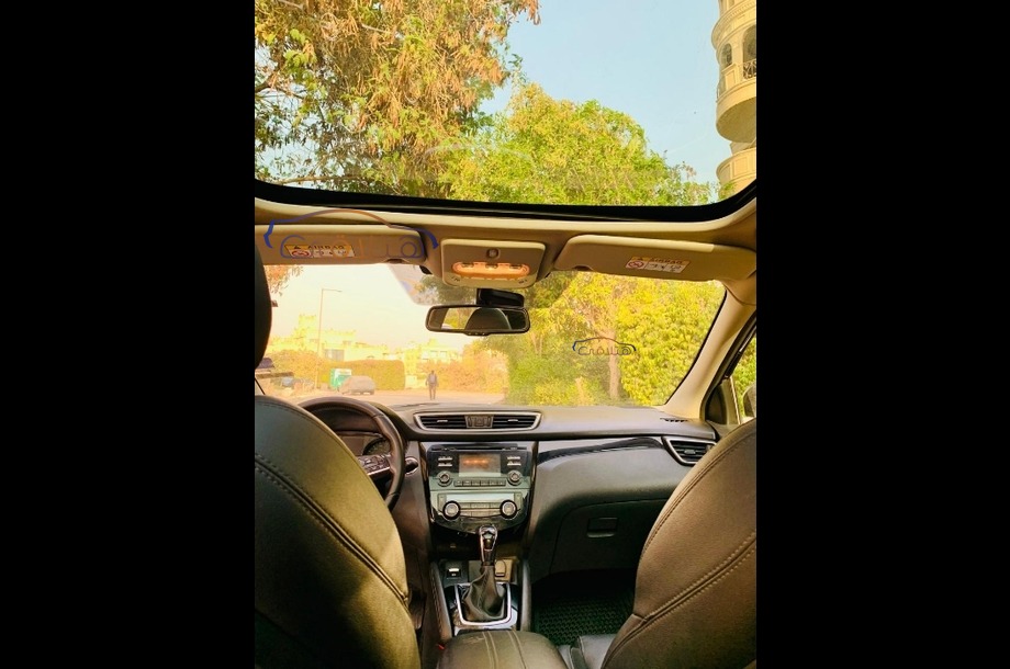 Qashqai Nissan أسود