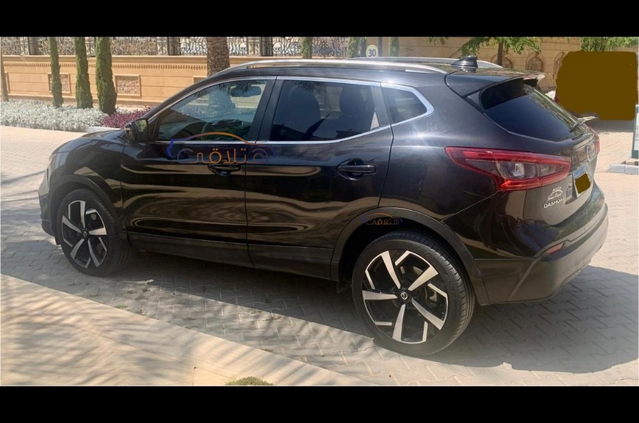 Qashqai Nissan أسود