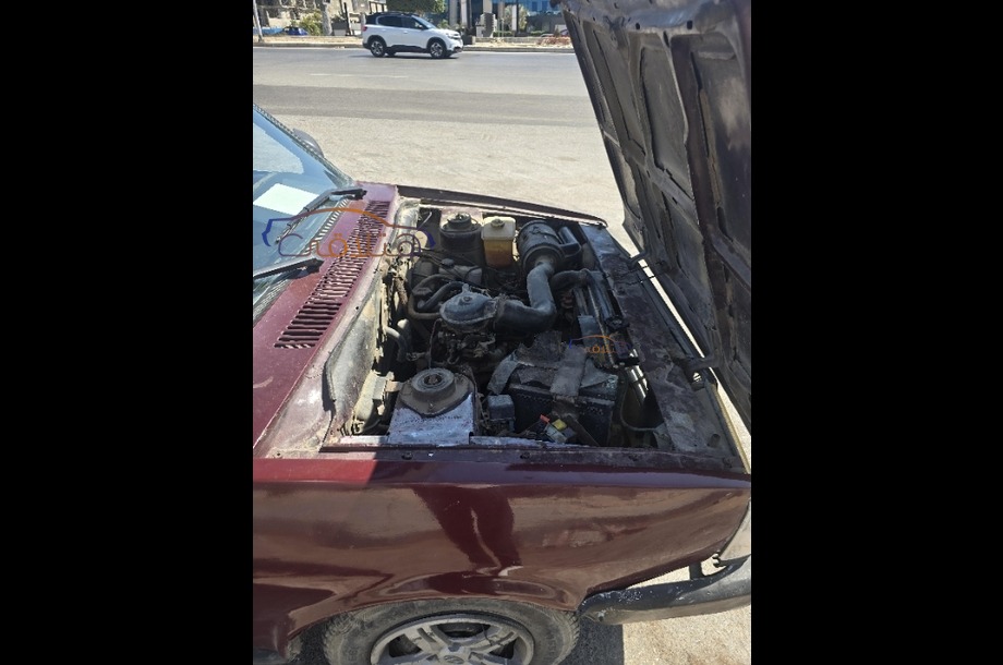 Shahin Fiat احمر غامق