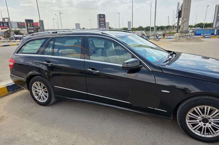 250 Mercedes أسود