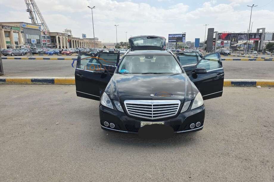 250 Mercedes أسود