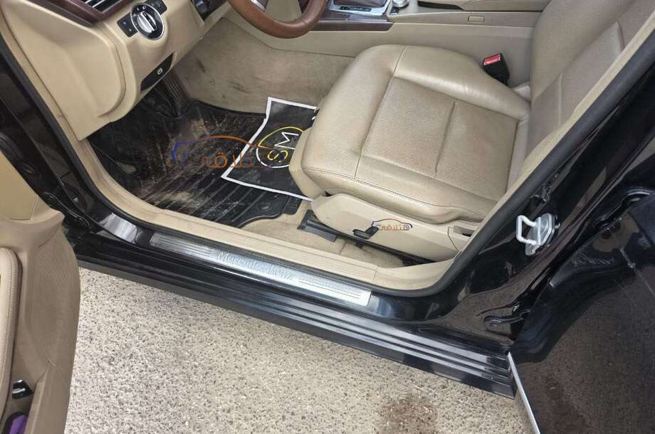 250 Mercedes أسود