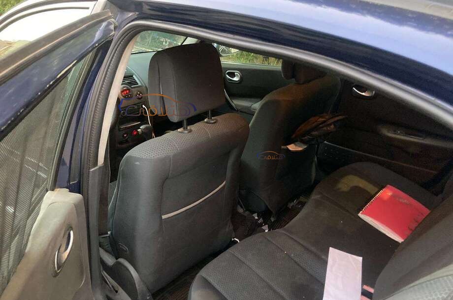 Megane Renault أزرق