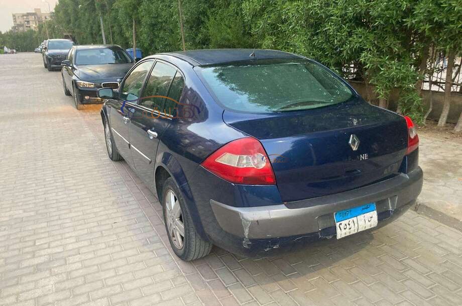 Megane Renault أزرق