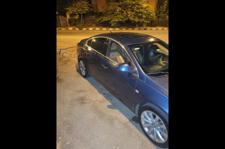 Insignia Opel أزرق