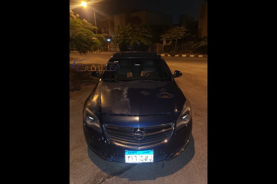 Insignia Opel أزرق
