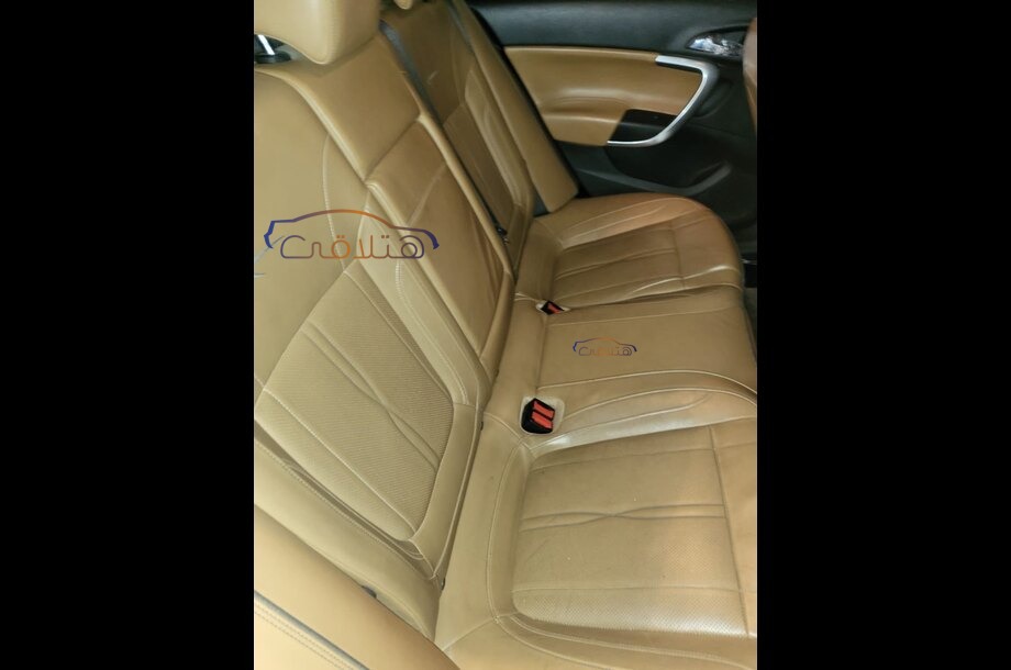 Insignia Opel أزرق