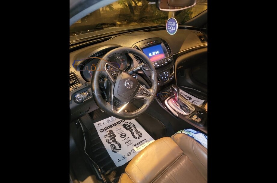 Insignia Opel أزرق