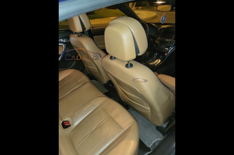 Insignia Opel أزرق