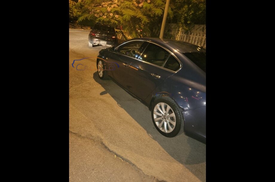 Insignia Opel أزرق