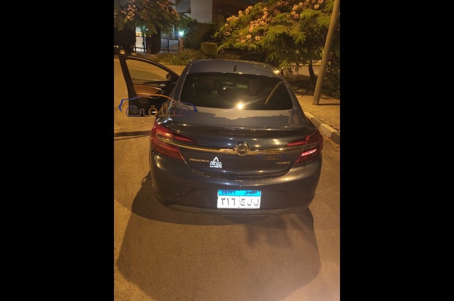 Insignia Opel أزرق