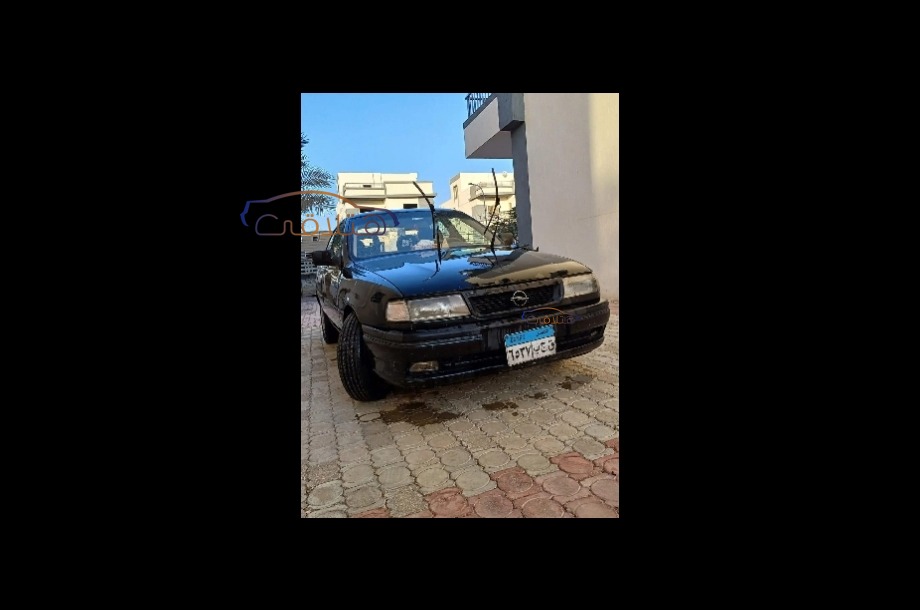 Vectra Opel أسود