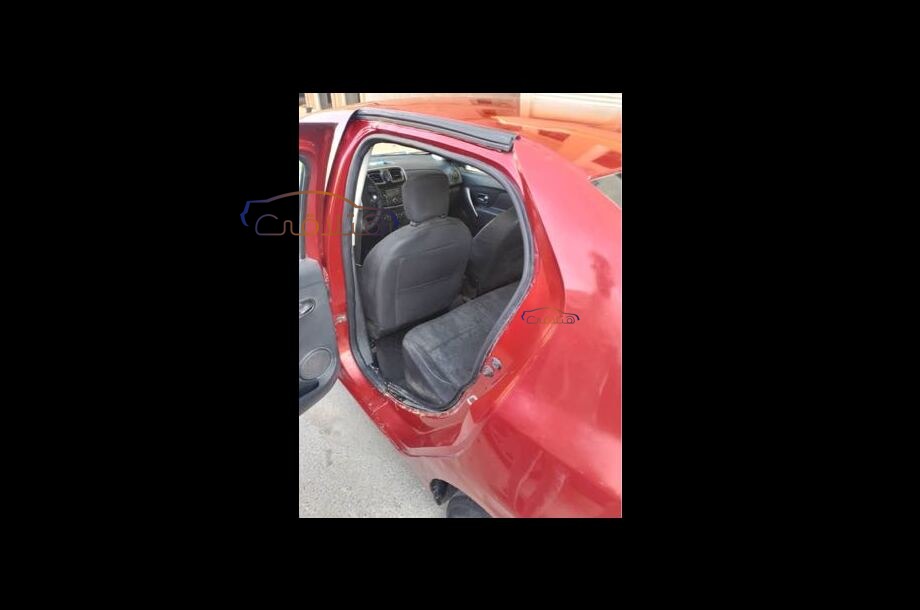 Logan Renault احمر