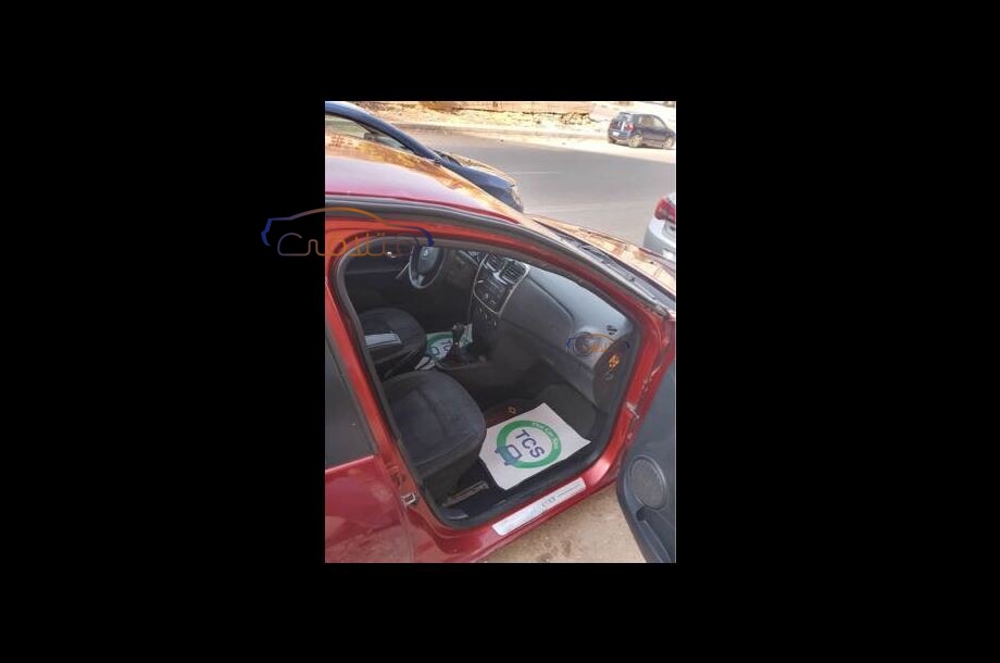 Logan Renault احمر