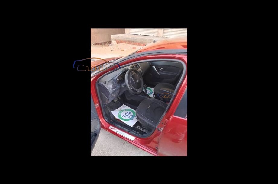 Logan Renault احمر