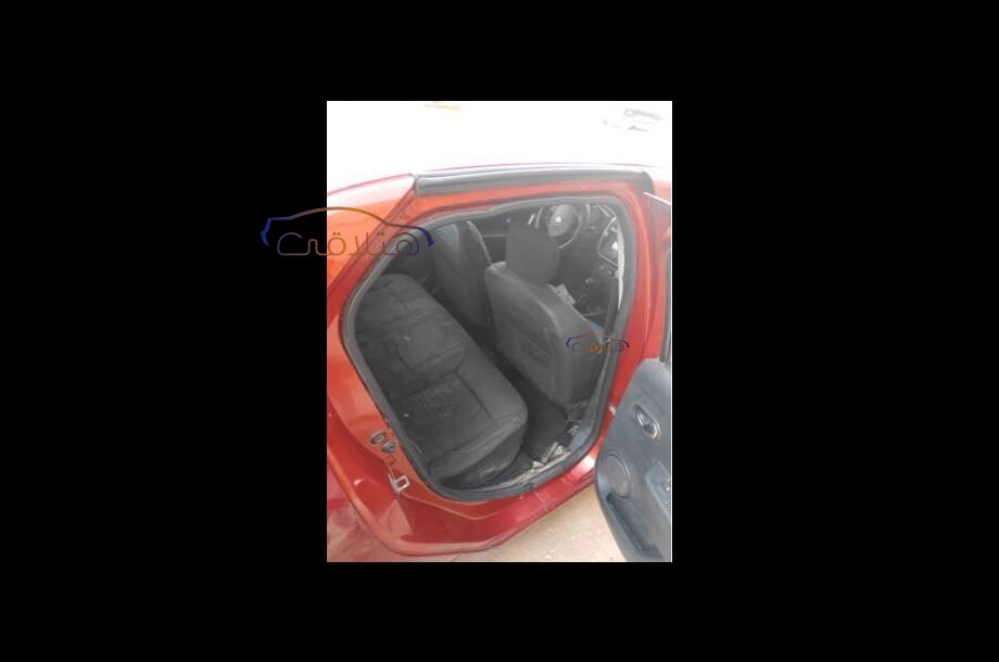 Logan Renault احمر