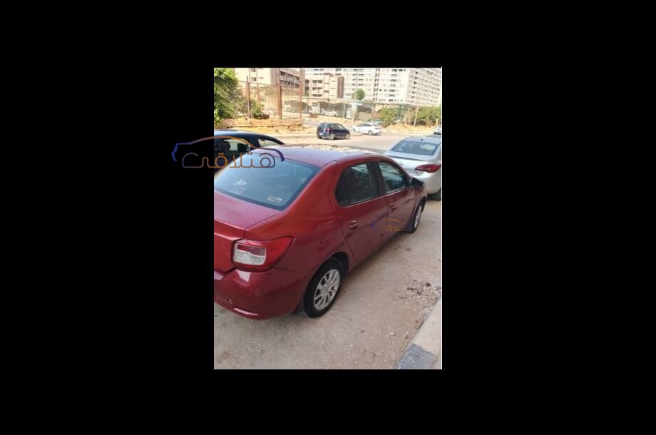 Logan Renault احمر
