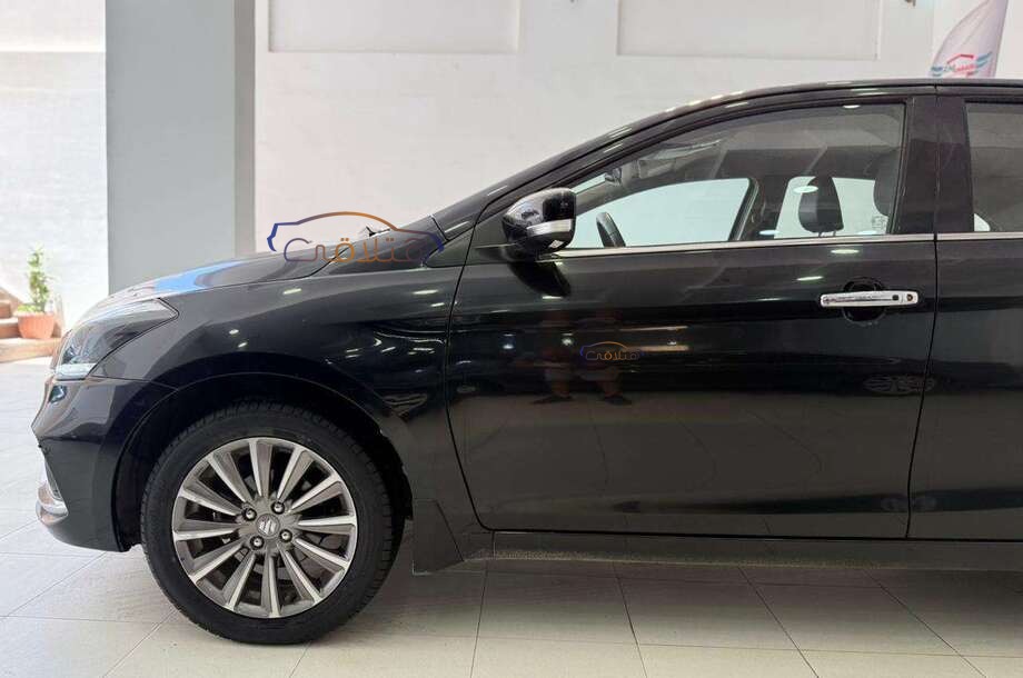 Ciaz Suzuki أسود