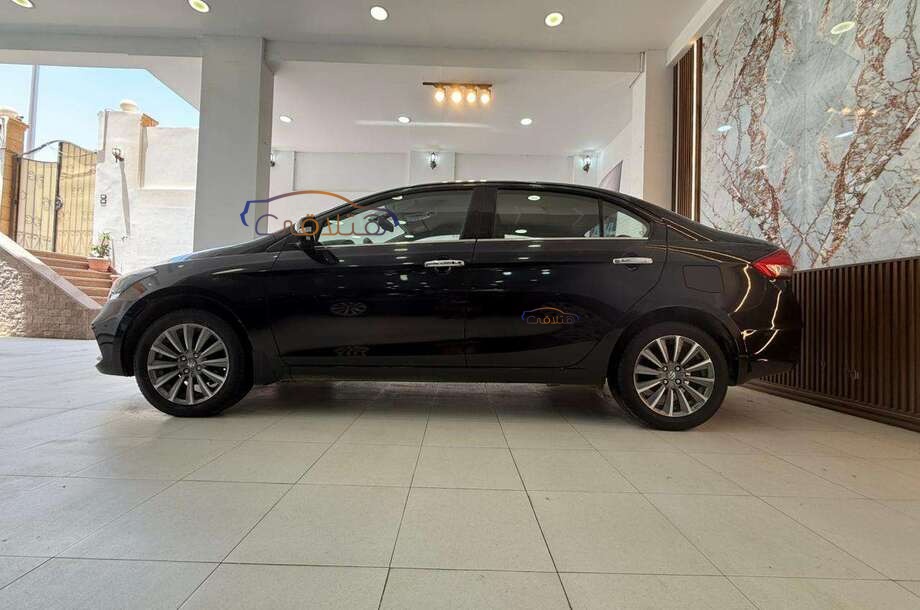 Ciaz Suzuki أسود