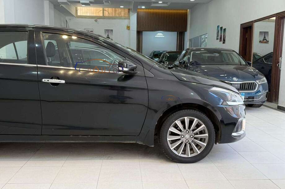 Ciaz Suzuki أسود