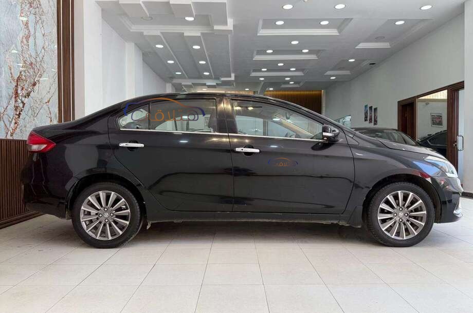 Ciaz Suzuki أسود