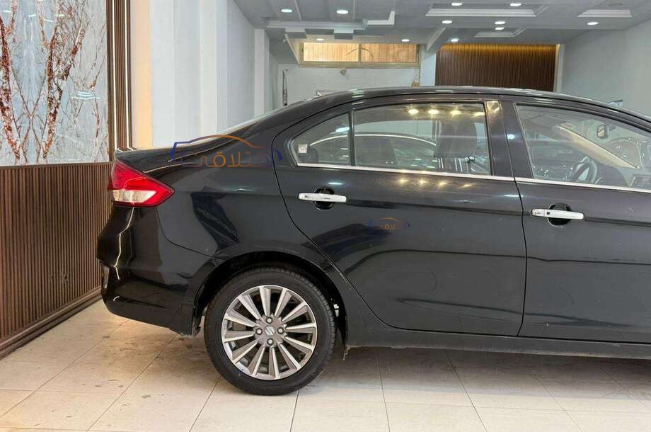 Ciaz Suzuki أسود