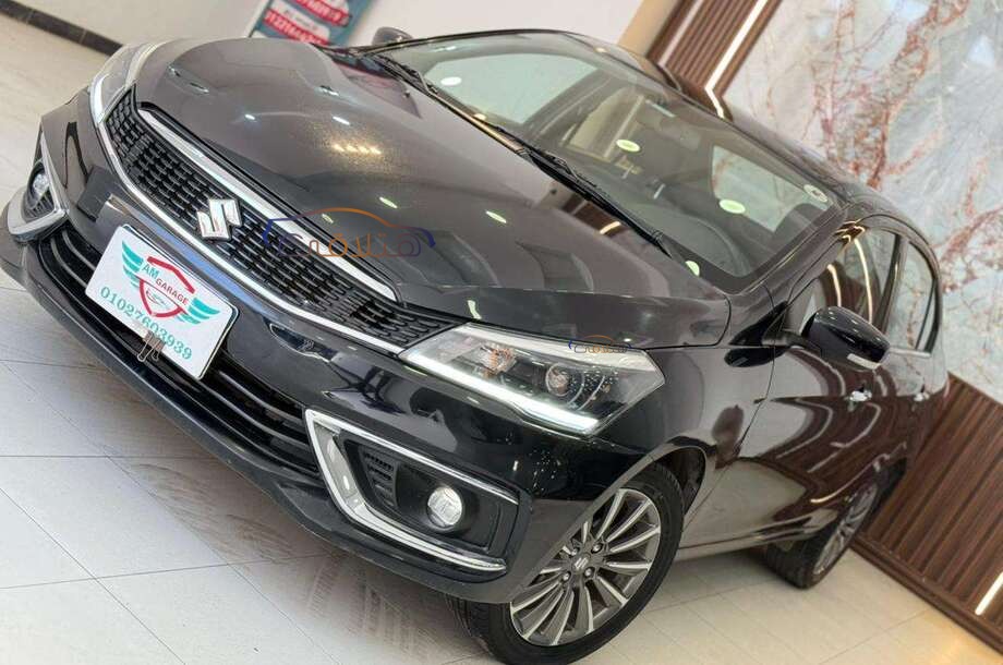 Ciaz Suzuki أسود