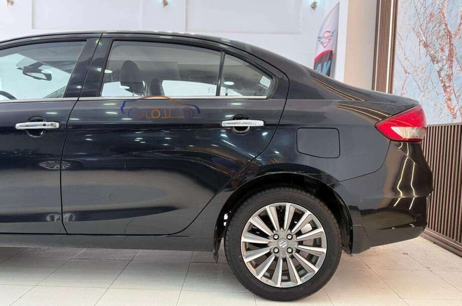 Ciaz Suzuki أسود
