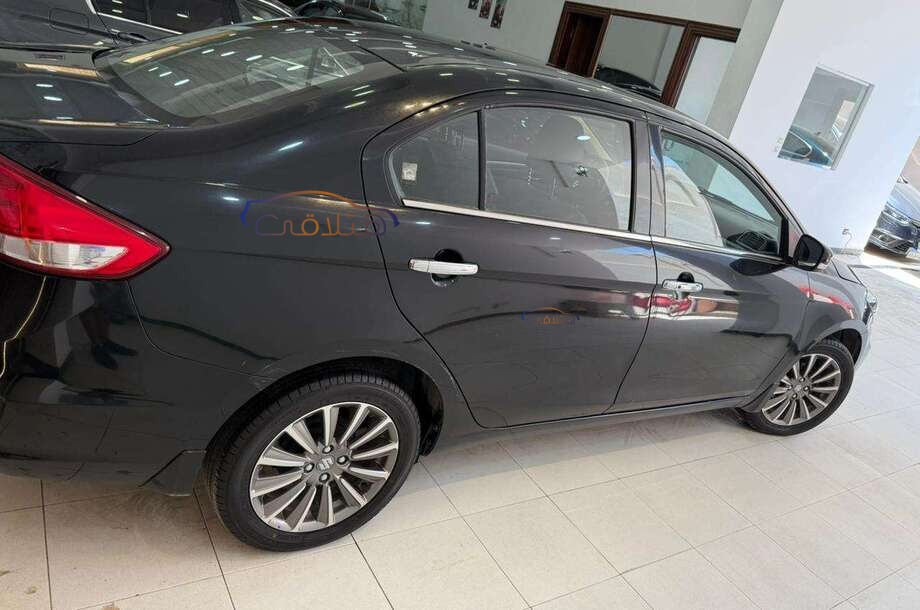 Ciaz Suzuki أسود