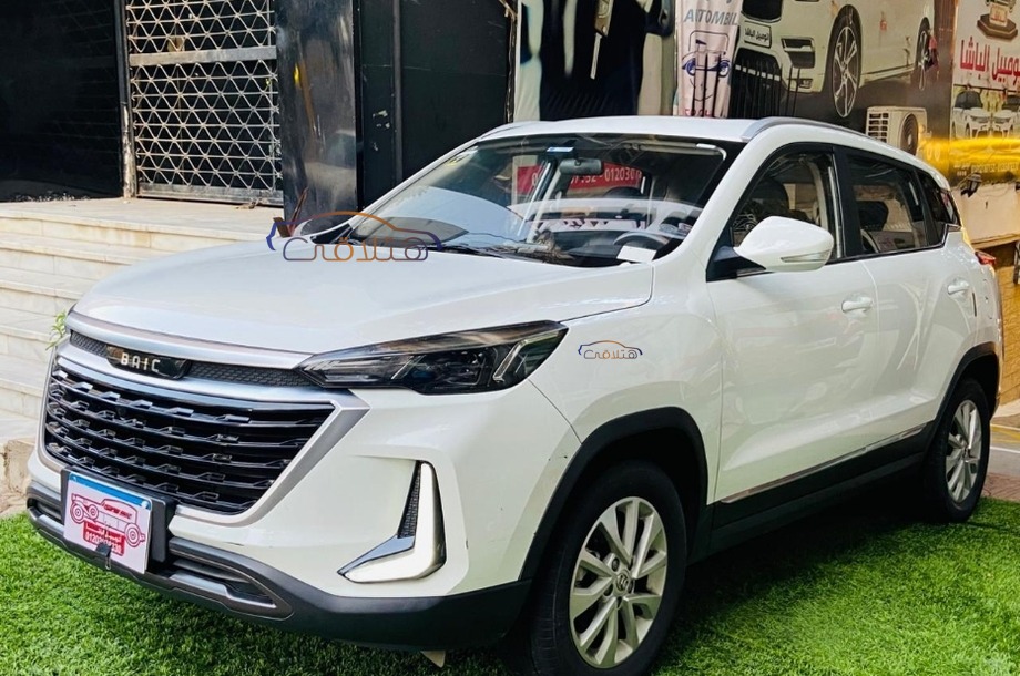 X3 Baic أبيض