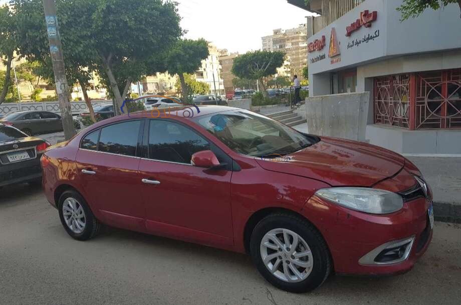 Fluence Renault احمر