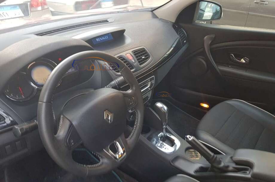 Fluence Renault احمر