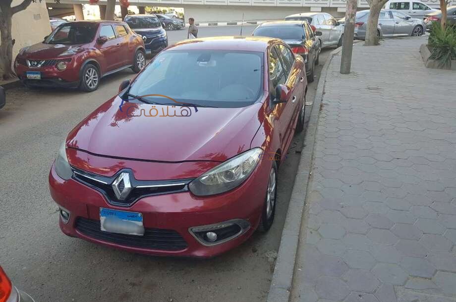 Fluence Renault احمر