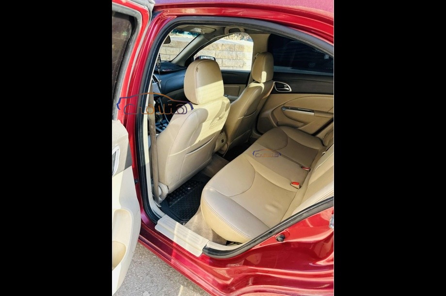 Optra Chevrolet احمر