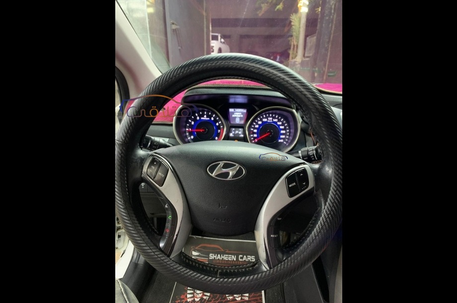 Avante Hyundai White