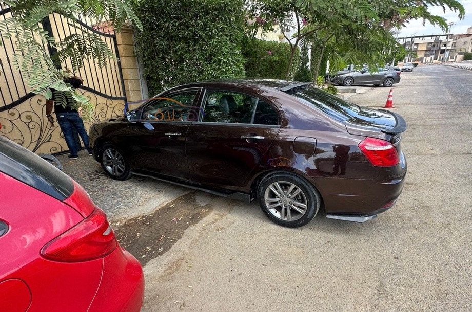 Imperial Geely بني