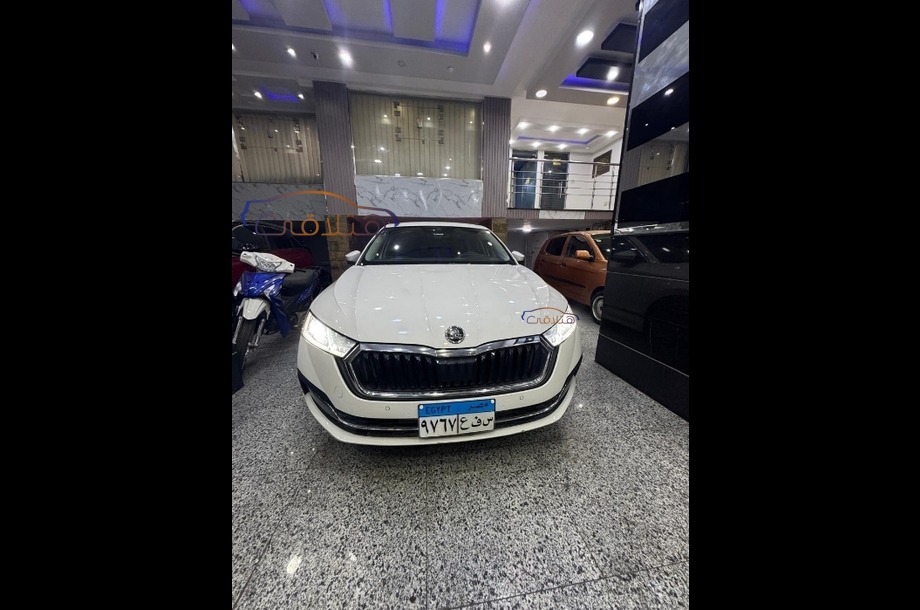 Octavia A8 Skoda أبيض